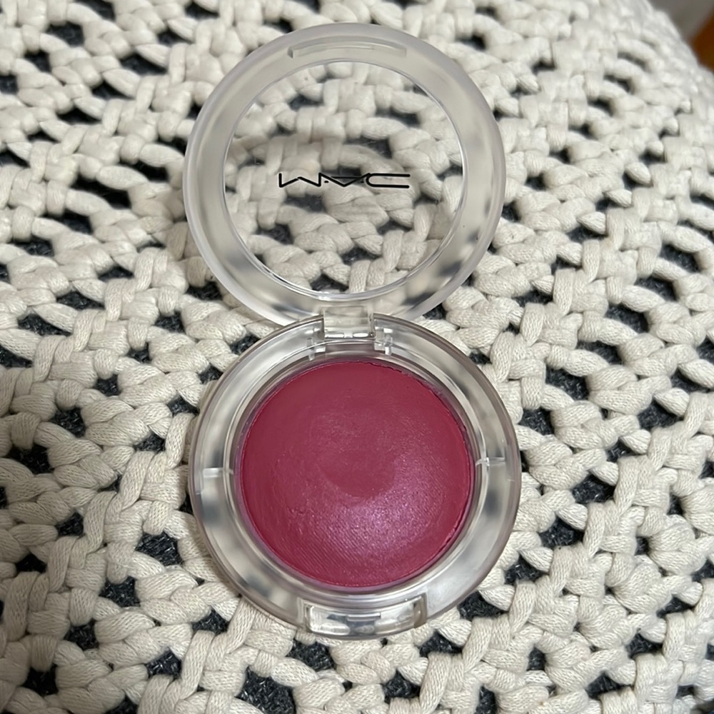 MAC Glow Play Blush in Rosy Does It